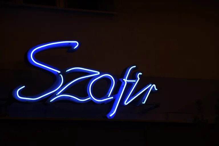 Neony gazowe Warszawa - SZAFIR niebieski neon