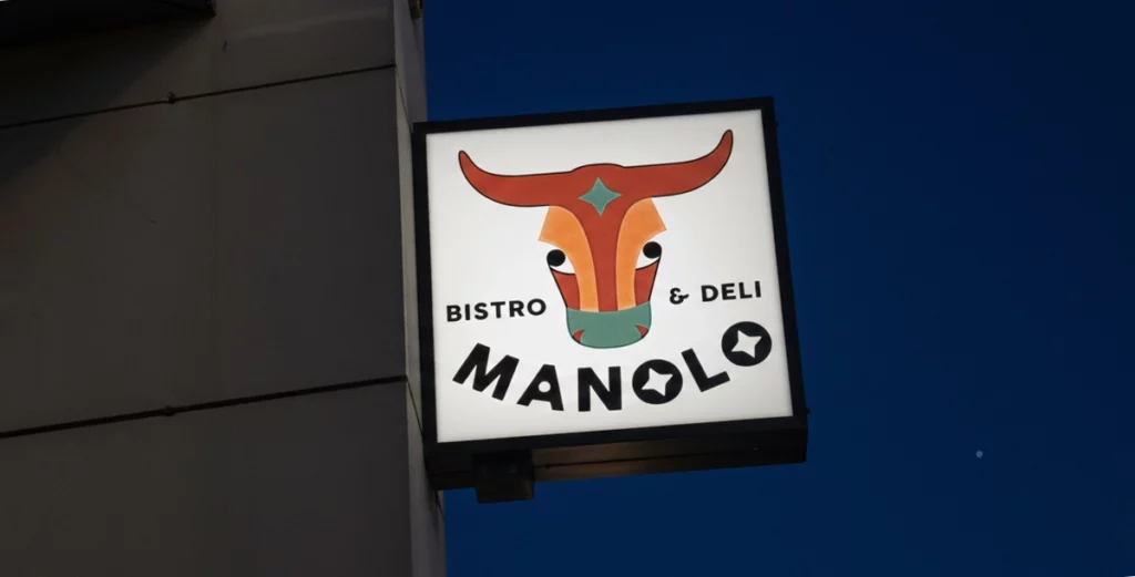 Kwadratowy kaseton dwustronny kasetony reklamowe Warszawa Manolo